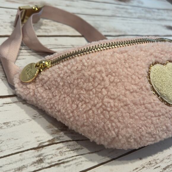 Stoney Clover Lane Sherpa Cozy Rose Fanny Pack with Blanc Glitter Heart - Picture 12 of 13